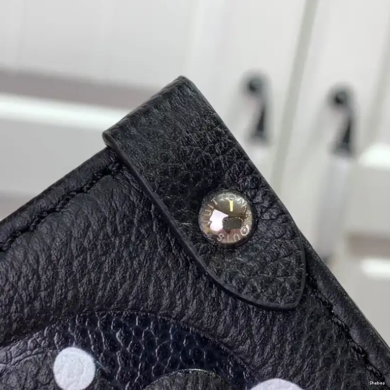 2304DJ0006 LV Bag 0521